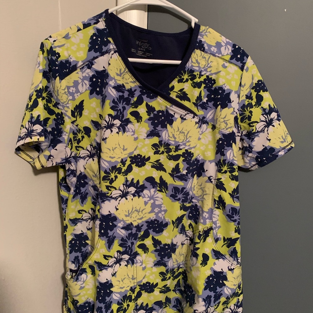 Cherokee infinity scrub top